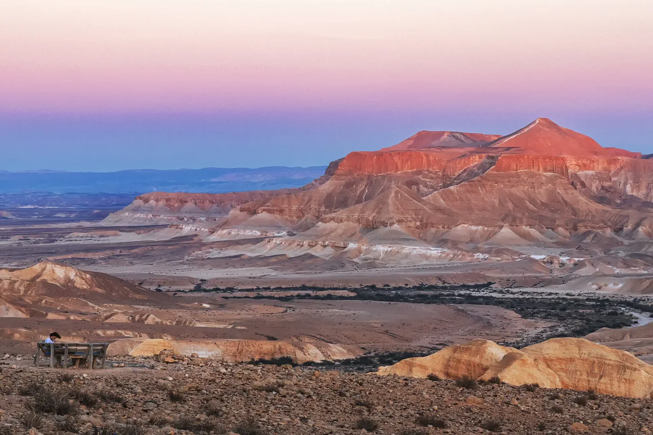 Houthi Rebels Launch Hypersonic Missile 'Palestine-2' Attack on Israel's Negev Military Facility