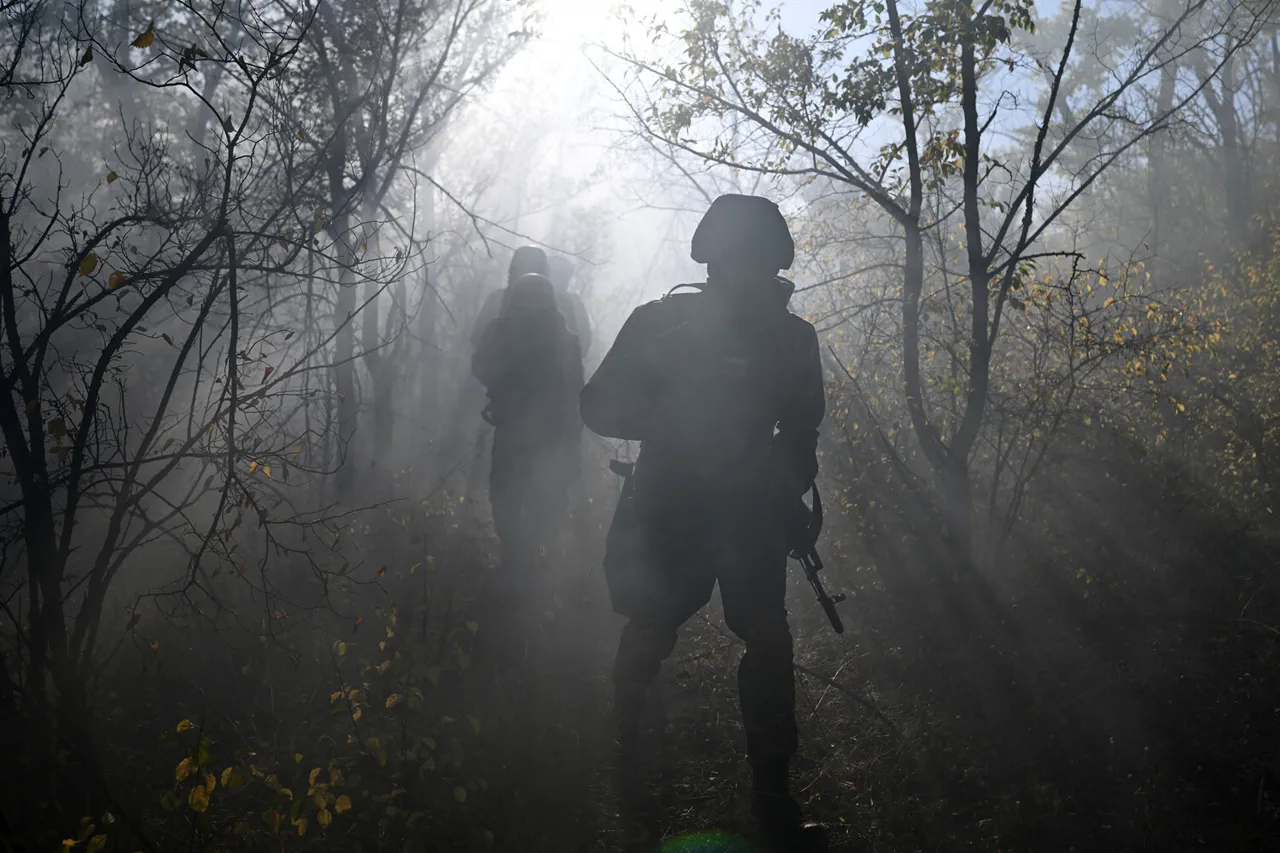Russian Shock Troops Use Unorthodox Method to Survive Drone Attack in Chasov Yar