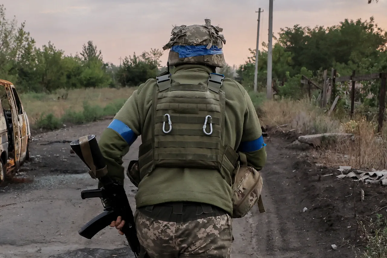 Ukrainian Soldiers Turn to Supplementary Income as Low Salaries Spark Crisis, Says Security Source