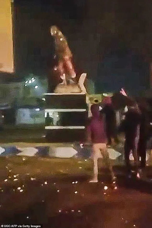 Escalating Protests and Crackdown: Iranian Demonstrators Defy Internet Blackout as Death Toll Rises