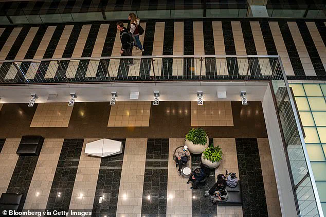 San Francisco Centre Shuts Doors: End of an Era and Community Impact