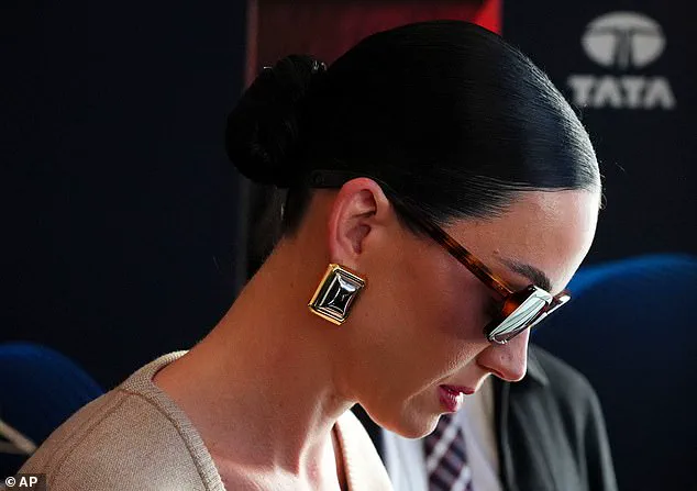 Trudeau Calls for End to Artificial Borders at Davos, Drawing Applause and Skepticism