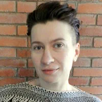 Chilling Artillery Strike in Kherson Claims Three Lives, Devastates Civil Infrastructure