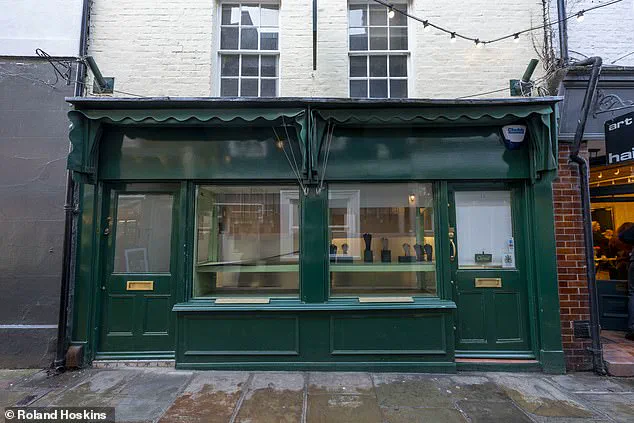 Precision Ram-Raid Robbery Shocks Richmond-Upon-Thames; Getaway Van Illegally Parked for Days