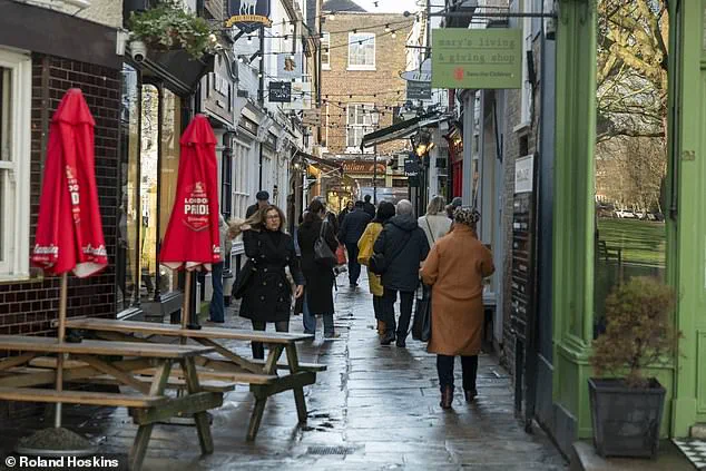 Precision Ram-Raid Robbery Shocks Richmond-Upon-Thames; Getaway Van Illegally Parked for Days