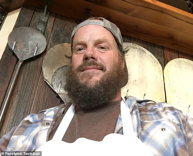 Portland Pizza Parlor Faces Backlash Over Mandatory Anti-ICE Message Amid Debate on Business Activism