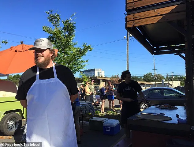 Portland Pizza Parlor Faces Backlash Over Mandatory Anti-ICE Message Amid Debate on Business Activism