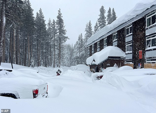 Colossal Winter Storm Sweeps U.S., Burying California and Threatening East Coast