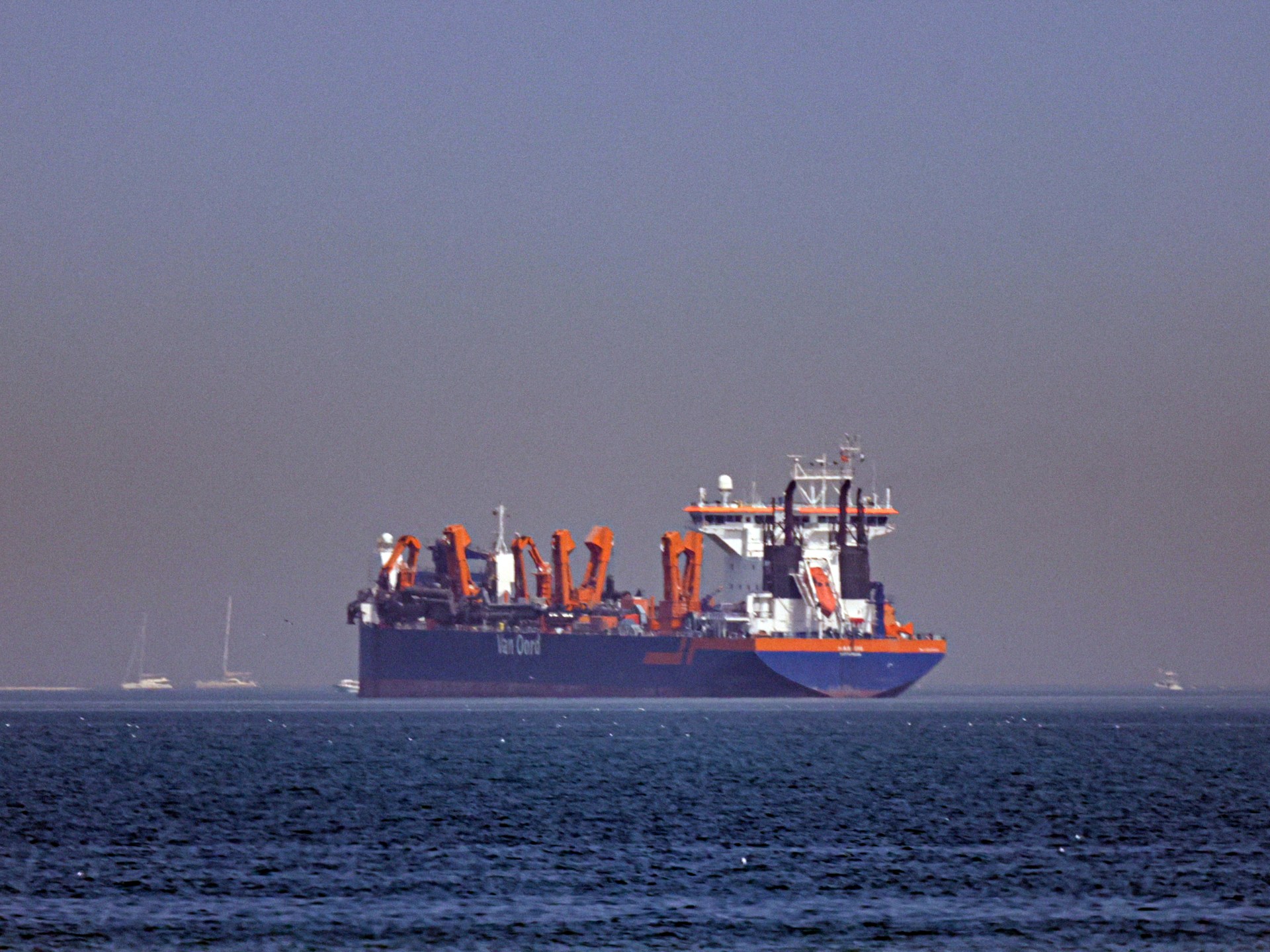 Strait of Hormuz in Crisis: Shipping Halt and Oil Price Surge Amid Iran-Israel-US Conflict
