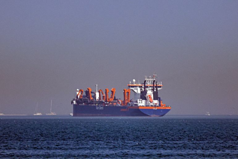 Strait of Hormuz in Crisis: Shipping Halt and Oil Price Surge Amid Iran-Israel-US Conflict