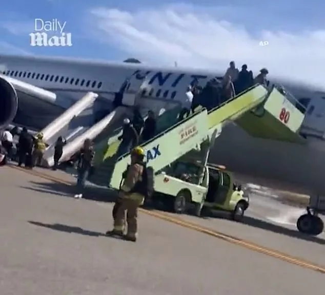 United Airlines Flight Evacuates Amid Cabin Smoke, Passengers Clutch Luggage at LAX