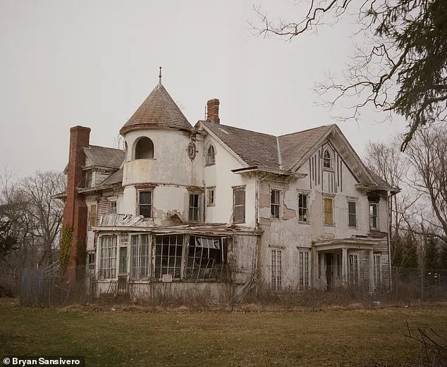 Echoes of the Forgotten: A Photographer's Journey Through America's Abandoned Homes