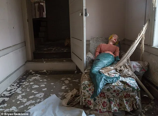Echoes of the Forgotten: A Photographer's Journey Through America's Abandoned Homes