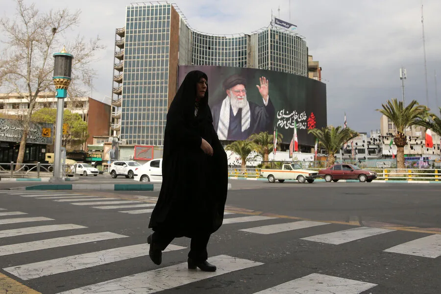 Iran Signals Readiness for Prolonged Conflict with U.S., Emphasizing Endurance Over Aggression