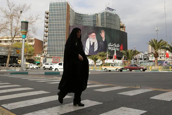 Iran Signals Readiness for Prolonged Conflict with U.S., Emphasizing Endurance Over Aggression