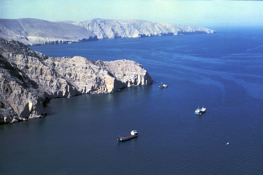 Iran Warns Ships in Strait of Hormuz: Compliance with Wartime Protocols Key to Avoiding Stray Fire Amid Tensions