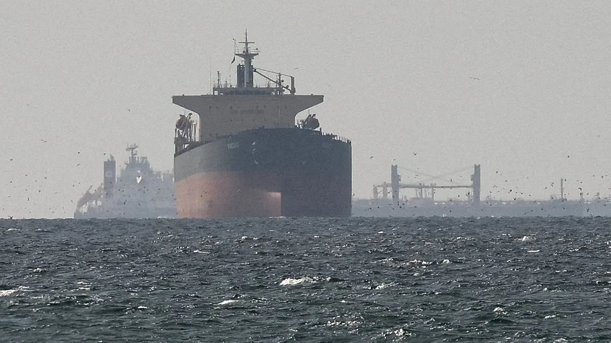 Iran Considers Allowing Chinese Ships Through Strait of Hormuz Amid Energy Crises, Ties to Yuan Trade
