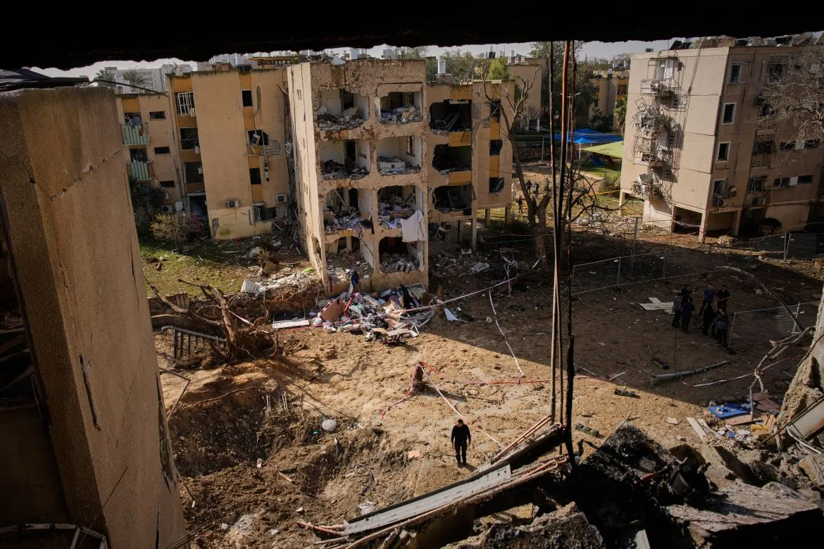 Iranian Missiles Strike Israeli Nuclear Sites, Escalating Regional Conflict