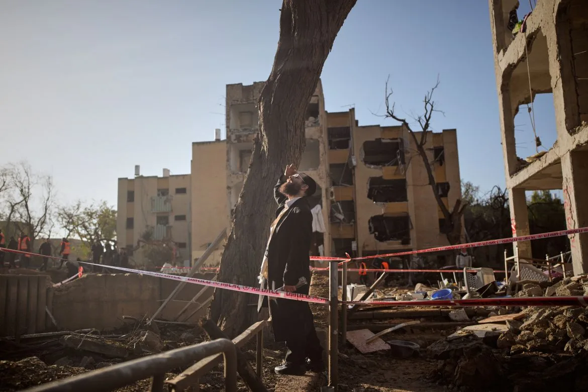 Iranian Missiles Strike Israeli Nuclear Sites, Escalating Regional Conflict