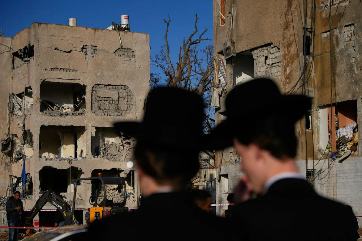 Iranian Missiles Strike Israeli Nuclear Sites, Escalating Regional Conflict