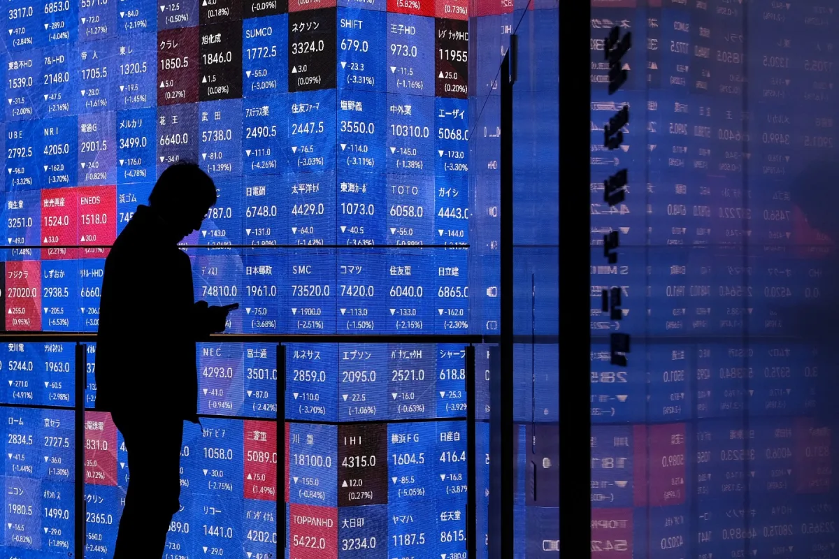 Asian Markets Plunge Amid Escalating U.S.-Iran Tensions Over Strait of Hormuz