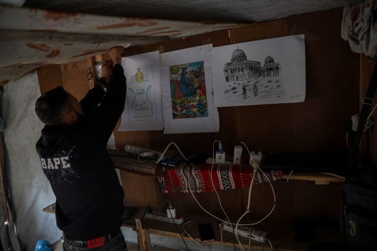 From Gallery to Charging Stations: Gaza's Economic Crisis Alters Artist's Fate