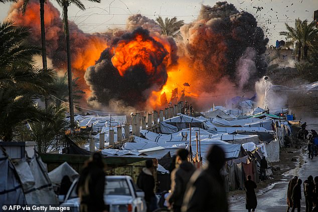 Trump Defies Netanyahu Over Iran Regime Change Push, Warns Against Inciting Protests Amid Escalating Tensions