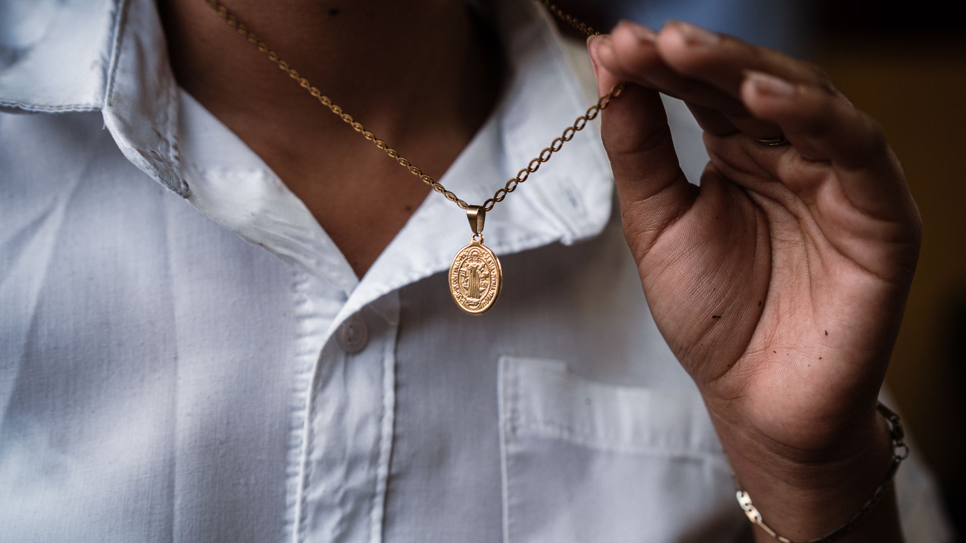 Inheritance of Faith: A Salvadoran Girl's Medallion Amidst a Father's Imprisonment