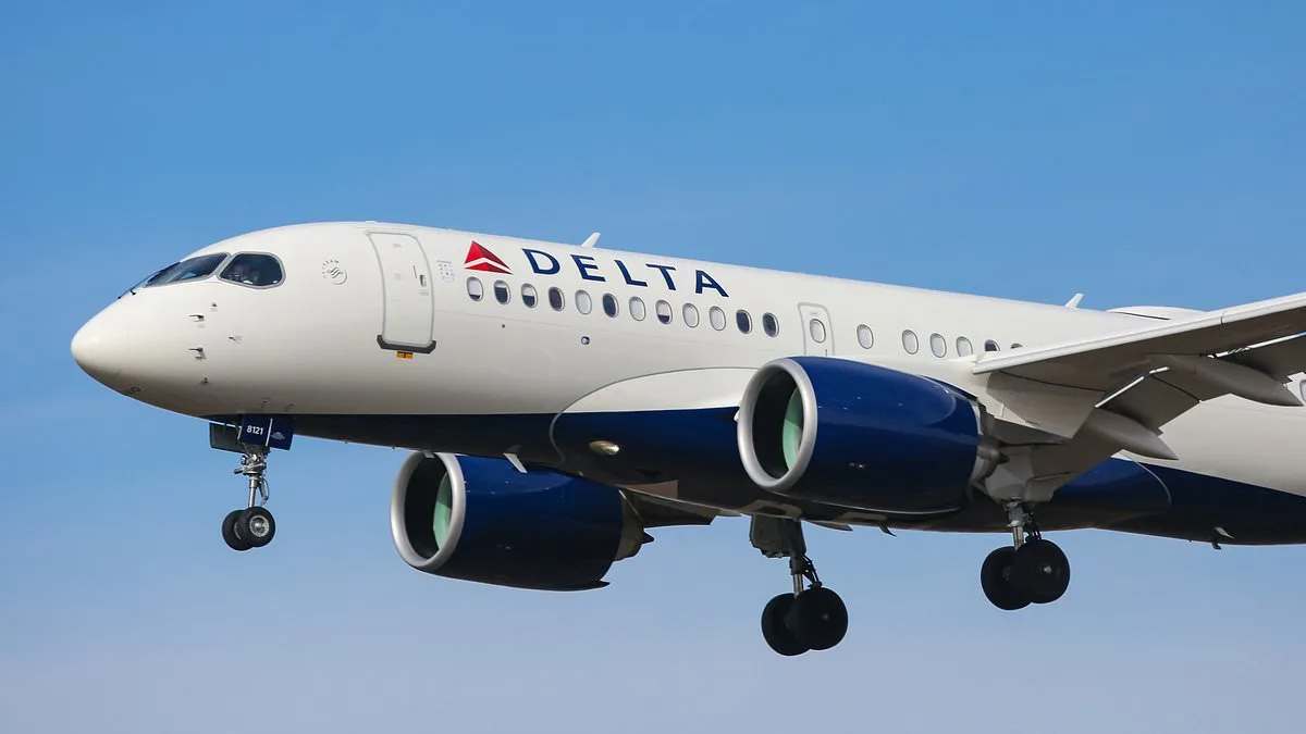 Delta Flight Avoids Disaster After Pilots Mistakenly Contact Wrong Air Traffic Control Tower at LaGuardia