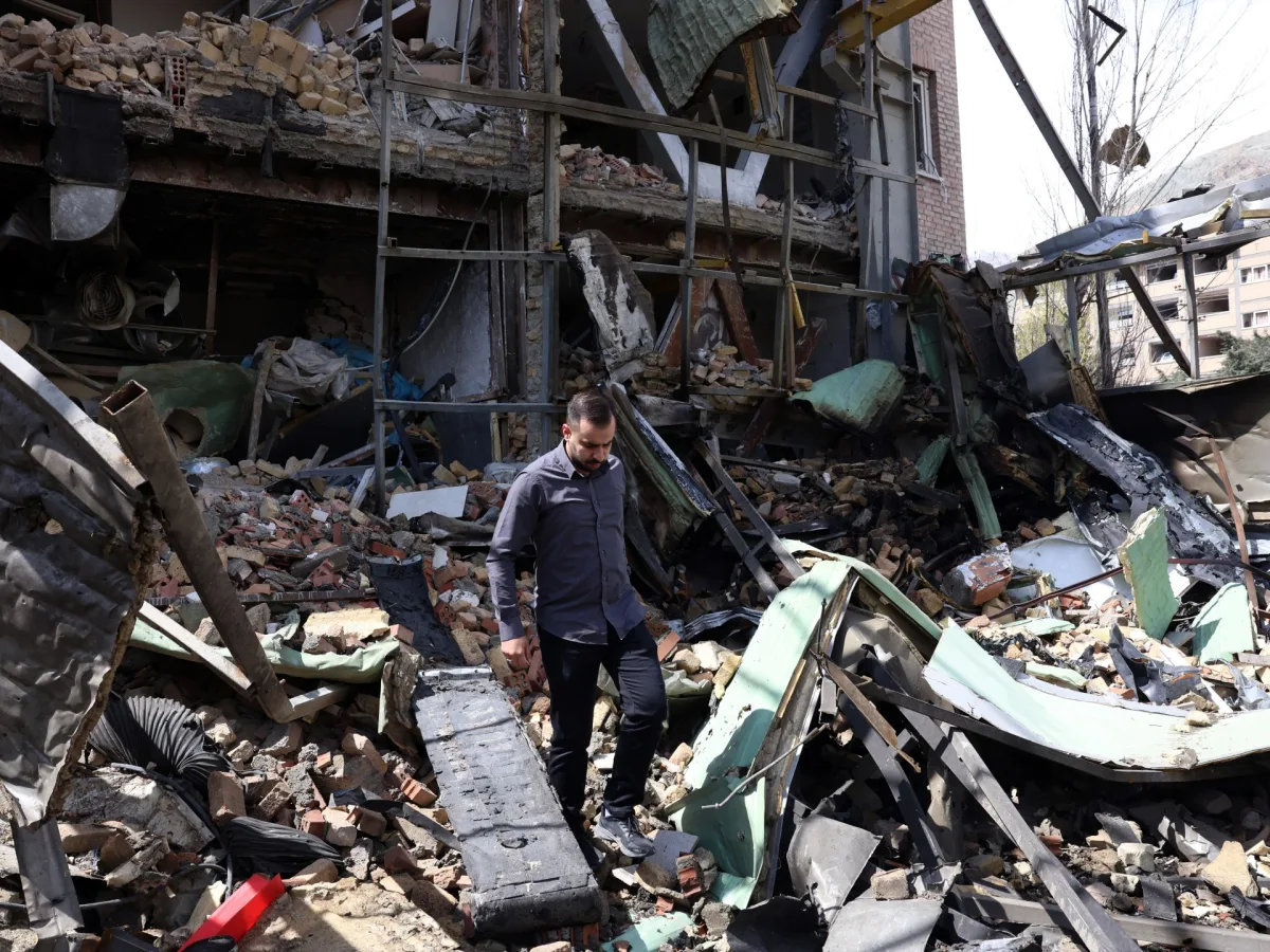 Iran Claims Shooting Down U.S. Aircraft Near Strait of Hormuz as Tensions Escalate Amid Officer Rescue