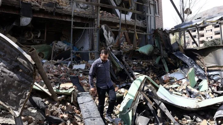 Iran Claims Shooting Down U.S. Aircraft Near Strait of Hormuz as Tensions Escalate Amid Officer Rescue