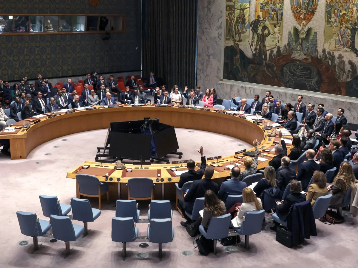 UNSC Deadlock: Russia and China Veto Resolution to Secure Hormuz Shipping, Straining Global Markets
