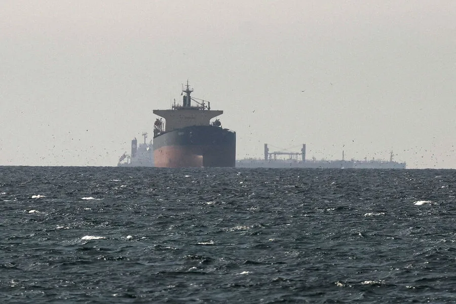 Iran Tanker Navigates Strait of Hormuz as US Sanctions Remain.