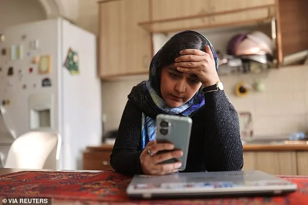 Iranian youth risk death to bypass internet blackout and stay connected