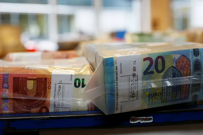 Ukraine: Europe's Support and Challenges in a War