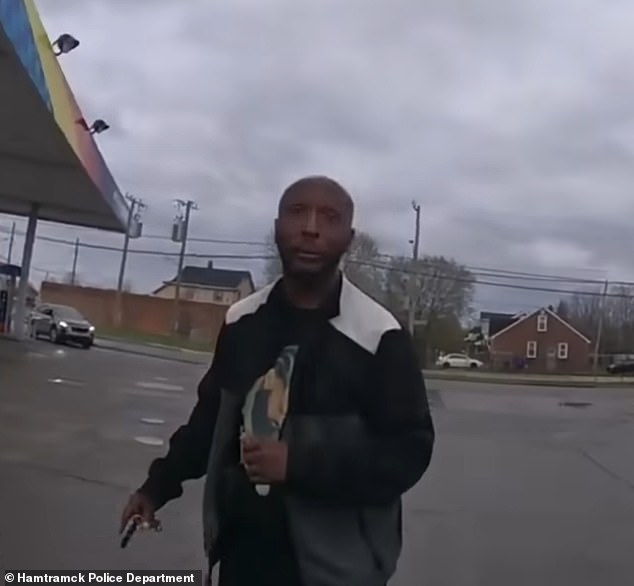 Student rescued from would-be kidnapper after gas station clerk spotted silent plea