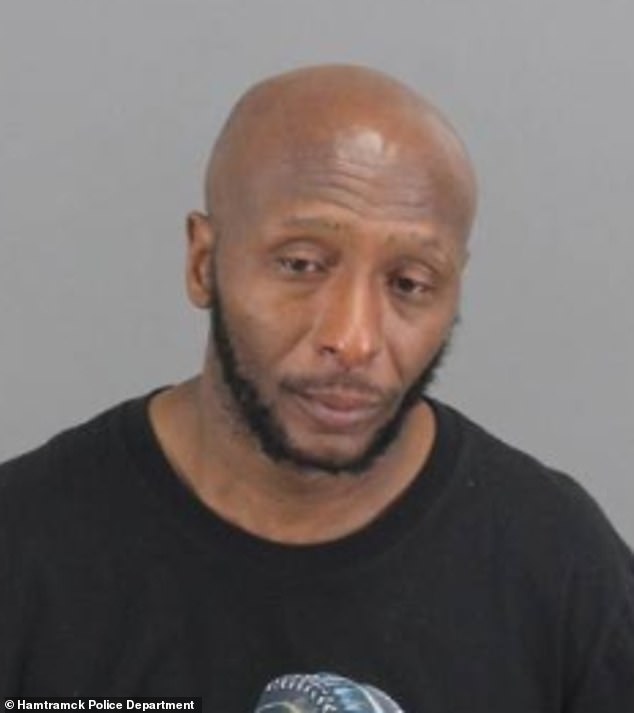 Student rescued from would-be kidnapper after gas station clerk spotted silent plea