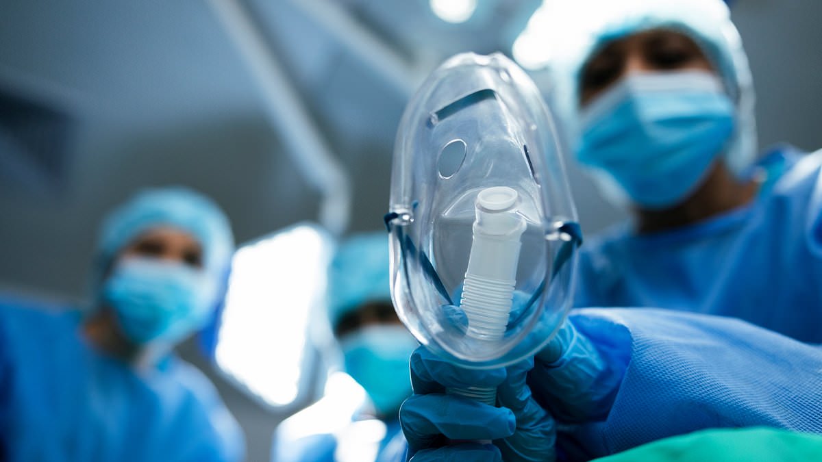 Woman wakes during surgery and signals doctors by wiggling finger.