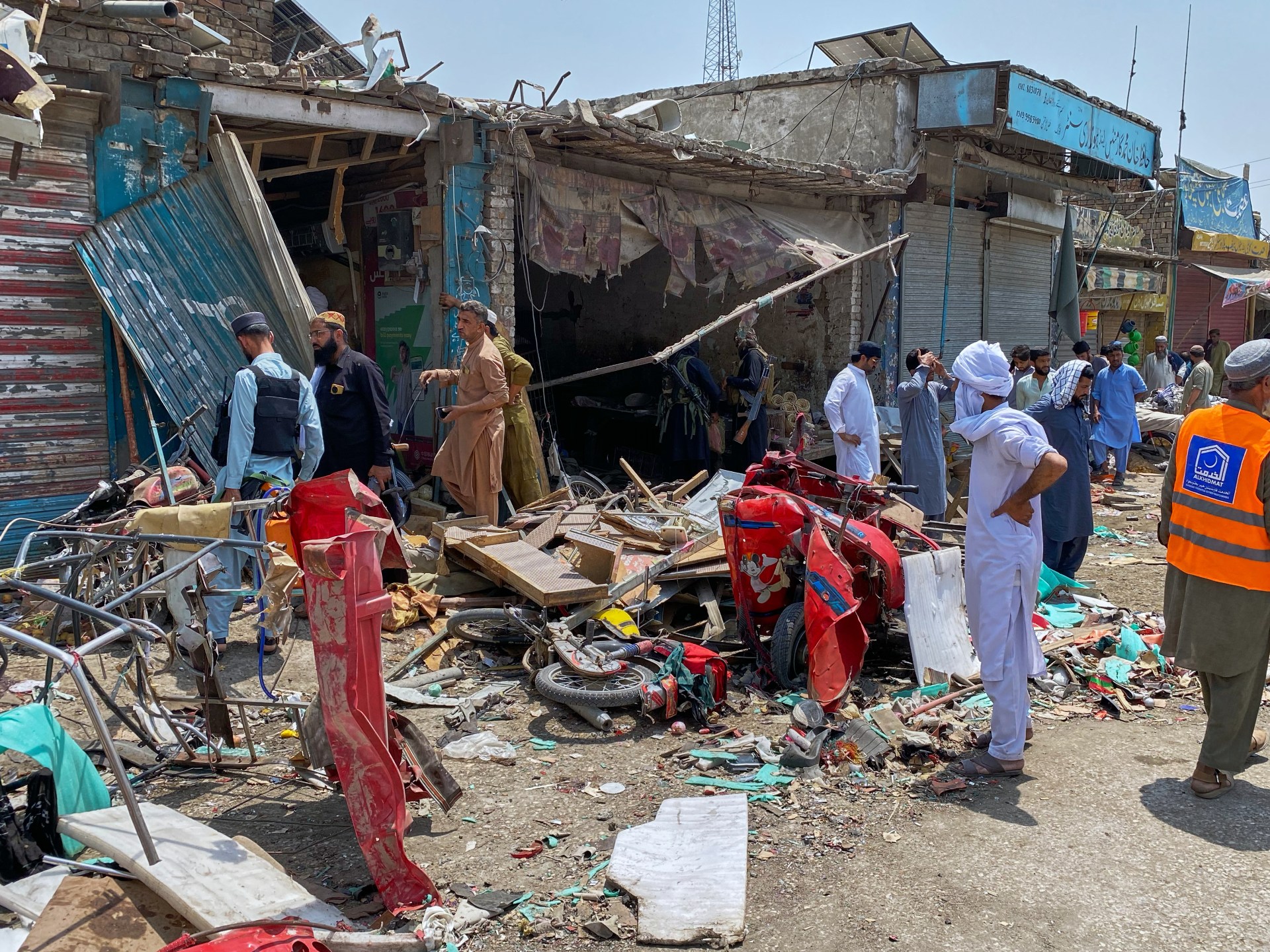 Explosion at Pakistani Market Kills Nine, Injures Thirty