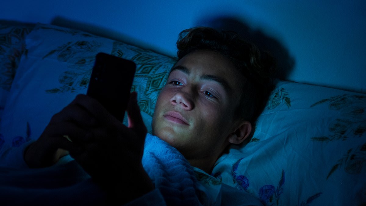 UK bans social media for under-16s and limits teen access overnight in Spring 2027.