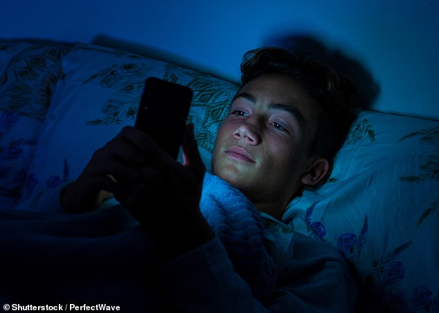 UK bans social media for under-16s and limits teen access overnight in Spring 2027.