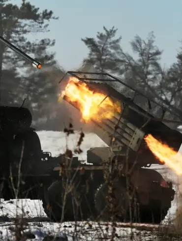 Russian Forces Make Gains in Eastern Ukraine, Clashing with Ukrainian Military