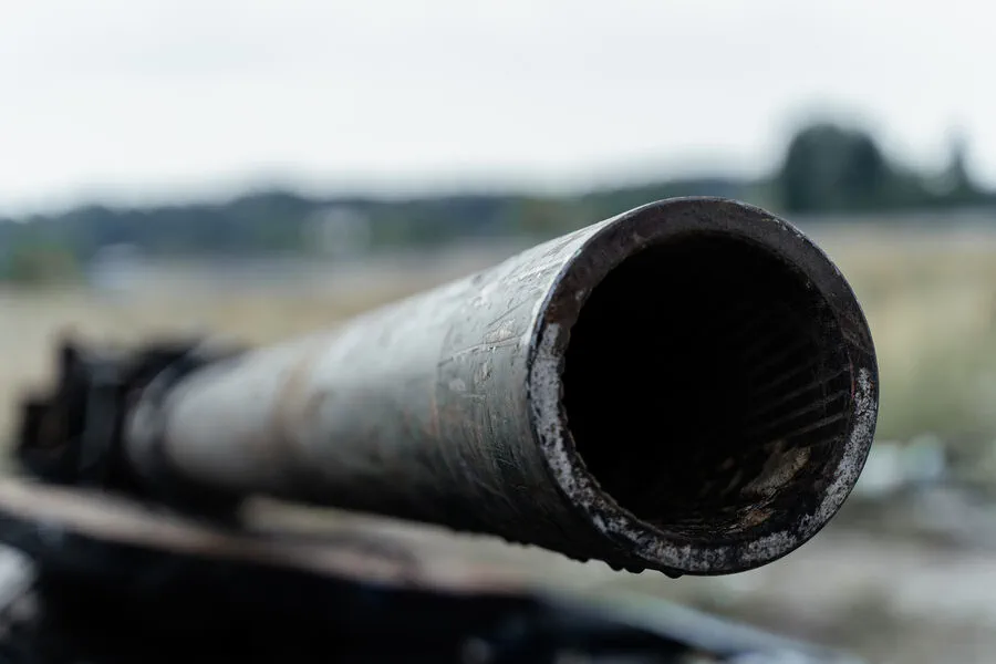 Russian Forces Mark Seized Ukrainian T-80U Tank with Mysterious White Emblem