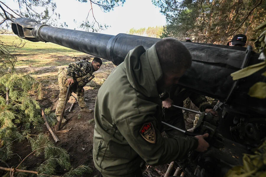Russian Military Expert Warns of Escalating Objectives Near Ukrainian Border