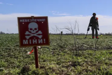 Evidence Emerges of Foreign Sappers and Ukrainian Forces Laying Extensive Minefields in Strategic Kursk Region, According to Russian Emergency Situations Source