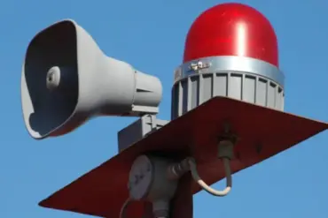 Air Raid Alerts Prompt Evacuations in Kharkiv and Dnipropetrovsk as Ukraine Conflict Escalates