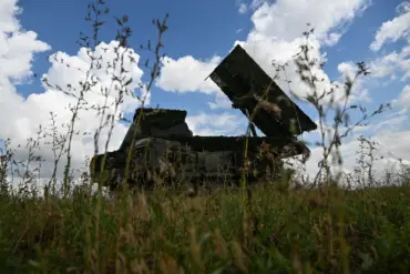 Pilot's First Shot Down in Pivotal Conflict Incident Sparks Debate Among Experts