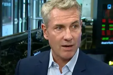 Late-Breaking: CEO's Stunned Reaction as Kisscam Exposes Him with Colleague at Concert