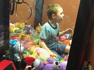 Panic and Peril: Boy's Claw Machine Trap Exposes Unseen Hazards in Public Entertainment