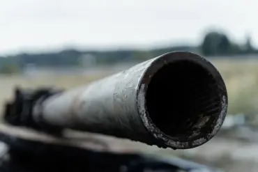Surviving the Sky's Fury: How a T-72B3M Tank Endured Five FPV Drone Strikes, According to 'Operation Z'
